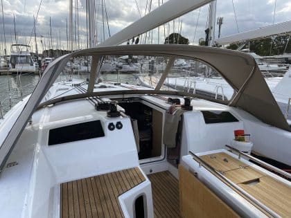 Beneteau Oceanis 40.1 Sprayhood