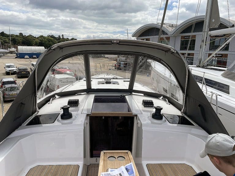 Bavaria C38 Sprayhood