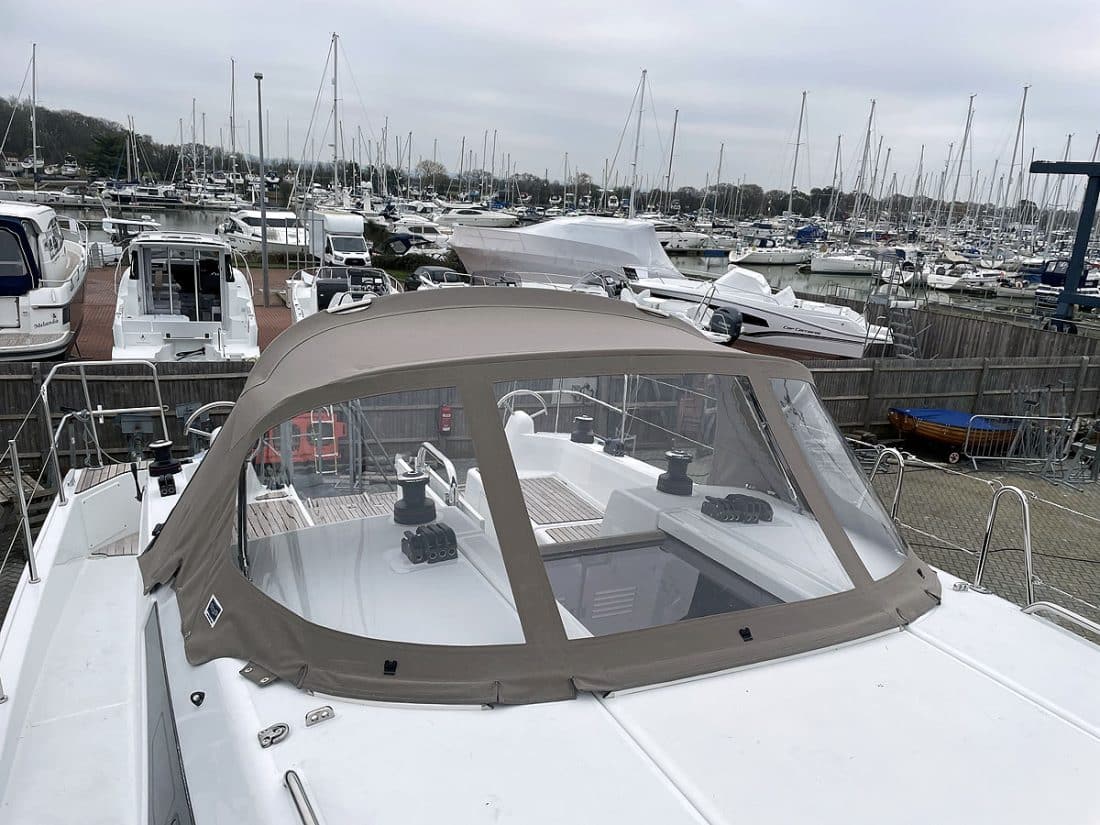 Jeanneau Sun Odyssey 380 Sprayhood