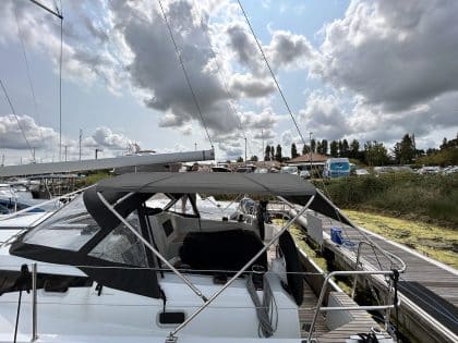 Jeanneau Sun Odyssey 410 Bimini
