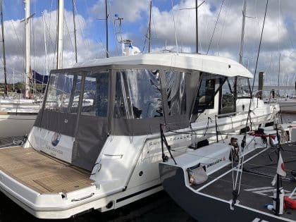 Beneteau Swift Trawler ST41 Sedan Cockpit Enclosure