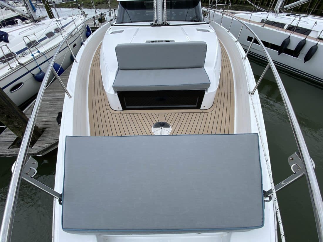 Moody 48 DS bow seating and backrest with optional contrast piping for style and comfort.